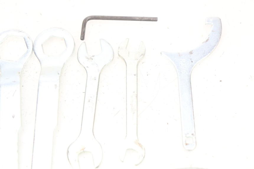 photo de SET DI ATTREZZI KAWASAKI Z 650 (2016 - 2019) - Stato della superficie e materiale