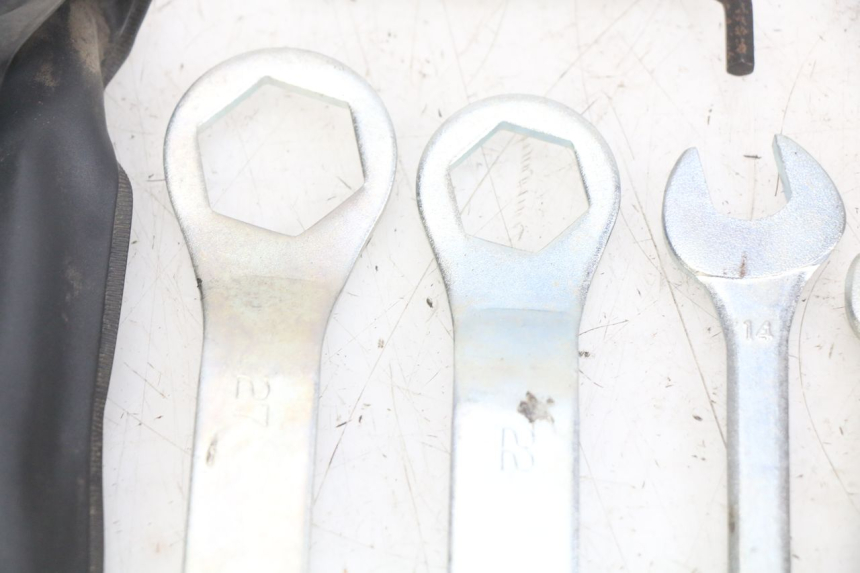 photo de SET DI ATTREZZI KAWASAKI Z 750 (2007 - 2013) - Dettagli dei punti di fissaggio