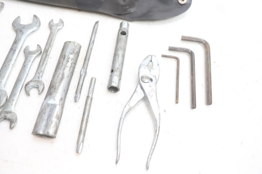 photo de KIT UTENSILI KAWASAKI ZX-6R ZX6R 600 (2000 - 2002) - Zoom sullo stato d'uso