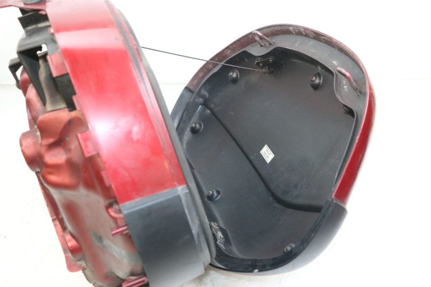 photo de VALIGIA DESTRA HONDA NTV DEAUVILLE 650 (1998 - 2001) - Caratteristiche distintive