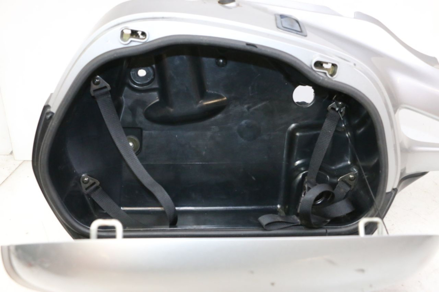 photo de VALIGIA DESTRA HONDA NTV DEAUVILLE 650 (2001 - 2006) - Primo piano tecnico