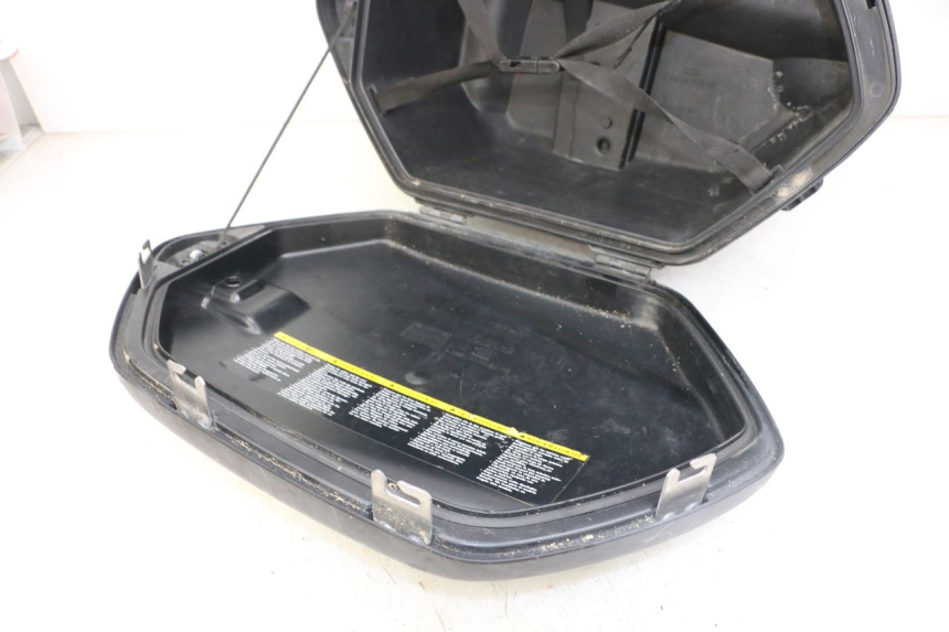 photo de VALIGIA YAMAHA FJR ABS 1300 (2006 - 2012) - Dettagli dei punti di fissaggio