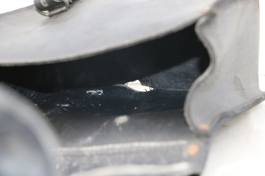 photo de VALIGIA SUZUKI GZ MARAUDER 125 (1998 - 2004) - Zoom sullo stato d'uso