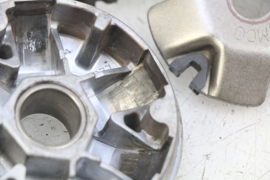 photo de VARIATORE KYMCO AGILITY 16+ 4T 50 (2018 - 2023) - Stato della superficie e materiale