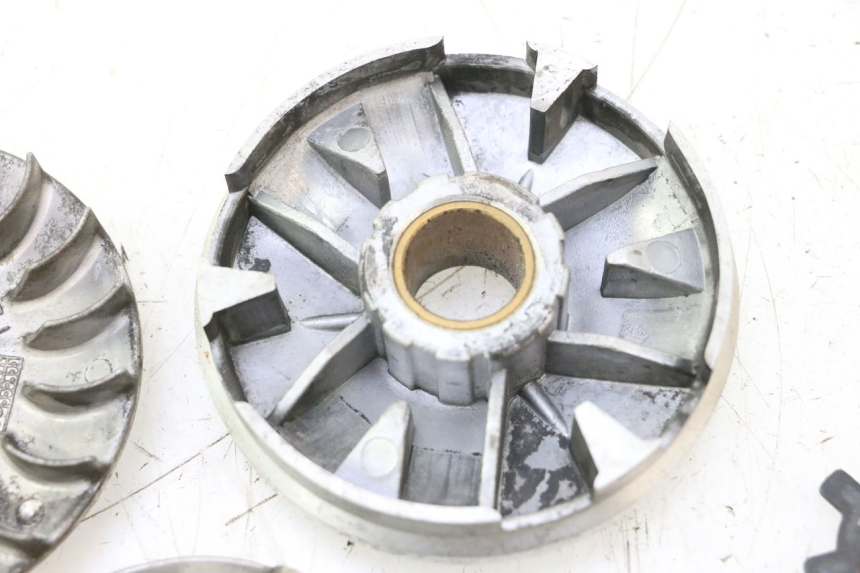 photo de VARIATORE MBK BOOSTER SPIRIT 50 (2004 - 2017) - Dettagli dei punti di fissaggio