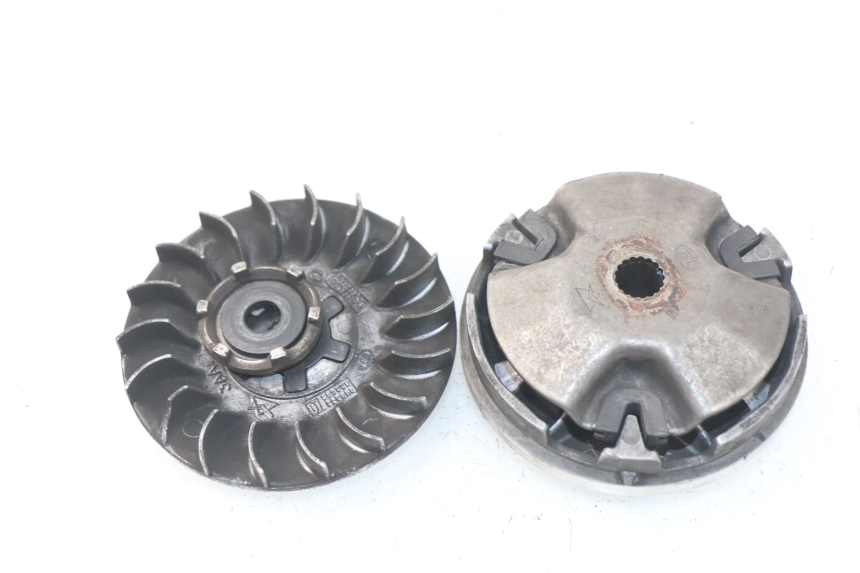 photo de VARIATORE MBK BOOSTER SPIRIT NAKED 50 (2004 - 2017) - Primo piano tecnico