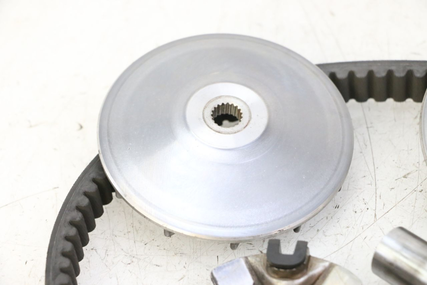 photo de VARIATORE HONDA FES S-WING SWING ABS 125 (2007 - 2015) - Primo piano tecnico