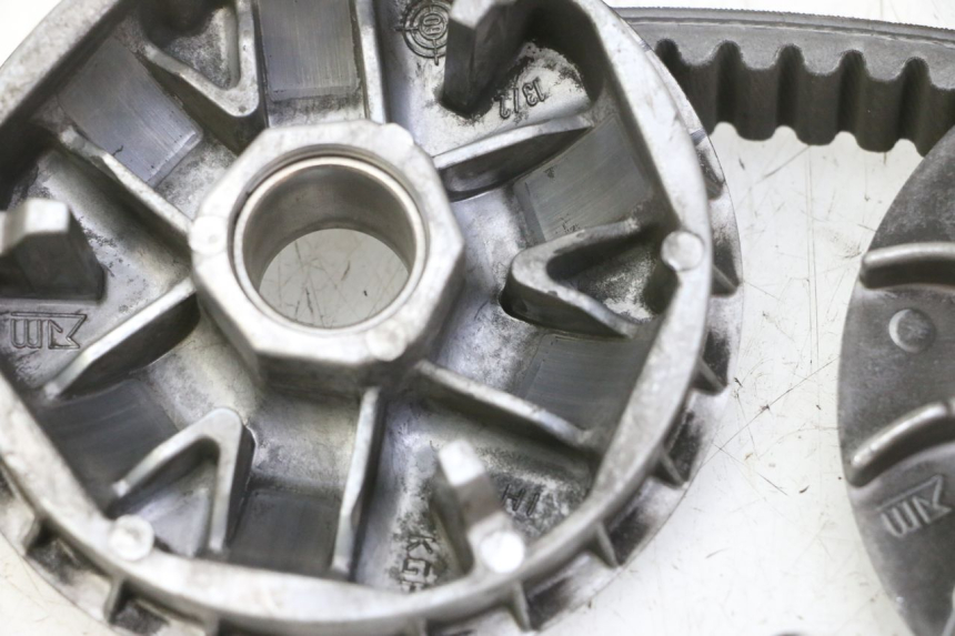 photo de VARIATORE HONDA FES S-WING SWING ABS 125 (2007 - 2015) - Caratteristiche distintive