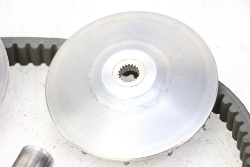 photo de VARIATORE HONDA FES S-WING SWING ABS 125 (2007 - 2015) - Dettagli dei punti di fissaggio