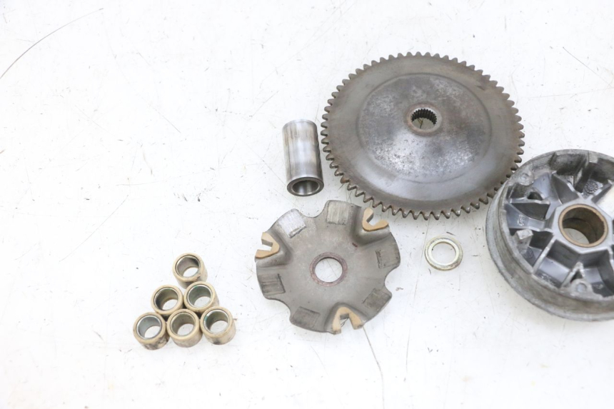 photo de VARIATORE PEUGEOT KISBEE 4T 50 (2010 - 2017) - Altra angolazione