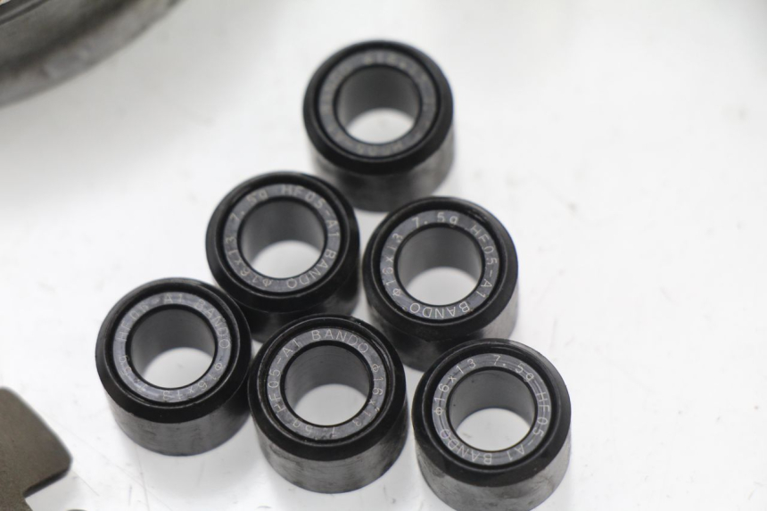 photo de VARIATORE PEUGEOT LOOXOR 50 (2001 - 2004) - Primo piano tecnico