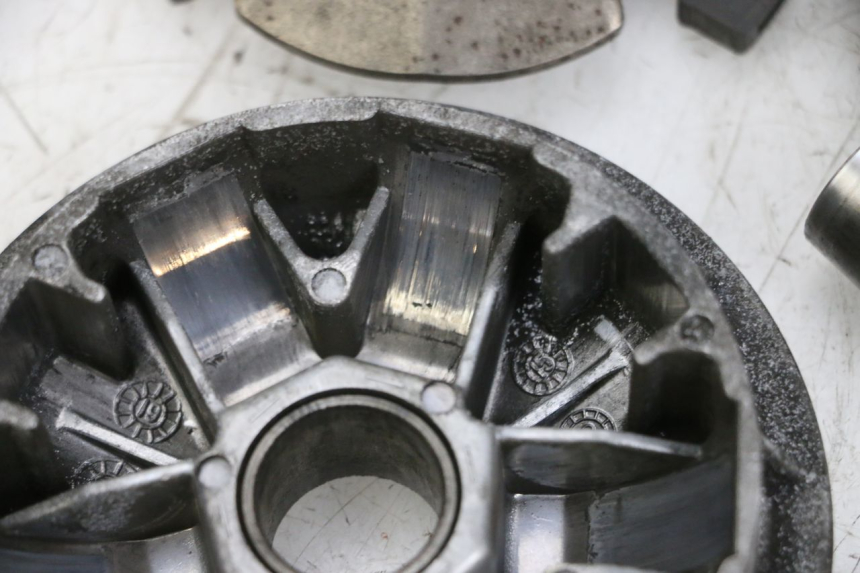 photo de VARIATORE SYM ORBIT III 3 4T 50 (2018 - 2021) - Dettagli dei punti di fissaggio