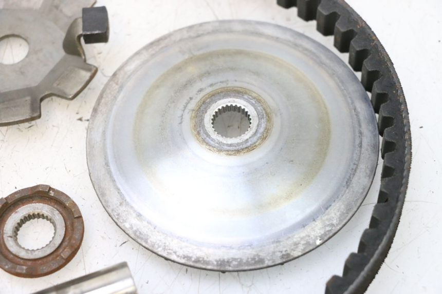 photo de VARIATORE SYM ORBIT III 3 4T 50 (2018 - 2021) - Dettagli dei punti di fissaggio