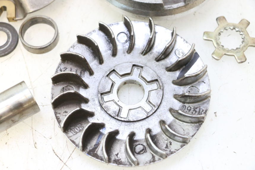 photo de VARIATORE KEEWAY RY6 2T 50 (2011 - 2019) - Caratteristiche distintive
