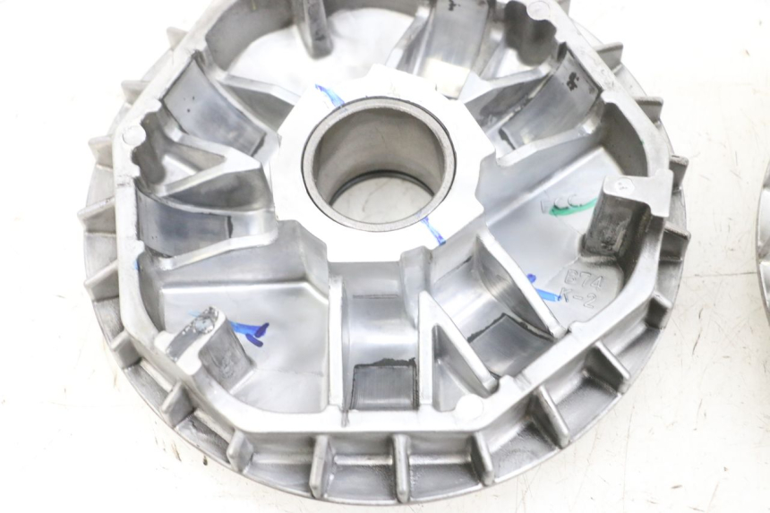 photo de VARIATORE YAMAHA TRICITY 300 (2020 - 2024) - Stato della superficie e materiale