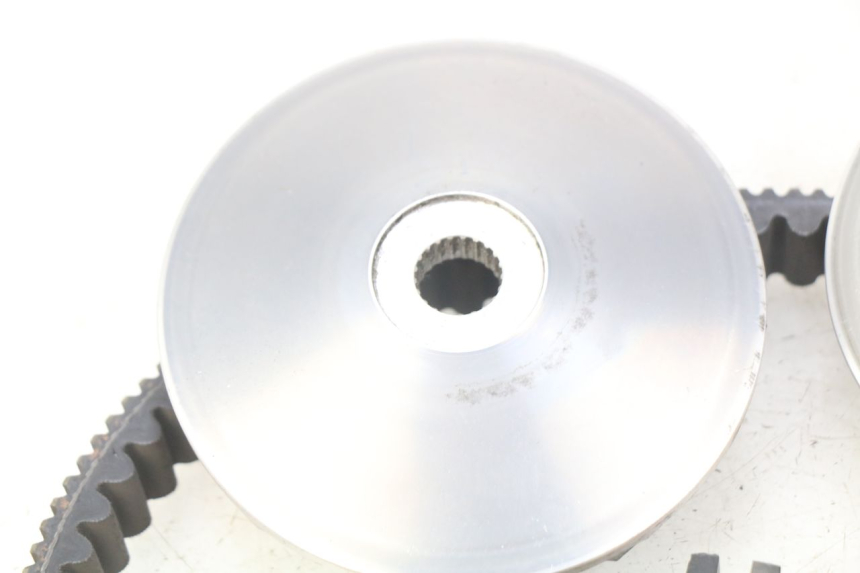 photo de VARIATORE PIAGGIO VESPA GTS IGET ABS 125 (2017 - 2023) - Primo piano tecnico