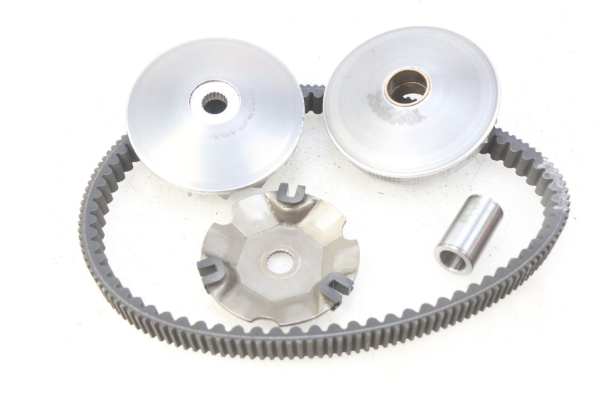 photo de VARIATORE PIAGGIO VESPA GTS IGET ABS 125 (2017 - 2023) - Dettagli dei punti di fissaggio