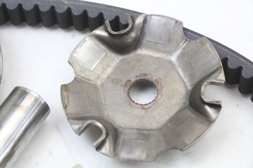 photo de VARIATORE PIAGGIO VESPA LX 125 (2005 - 2010) - Dettagli dei punti di fissaggio