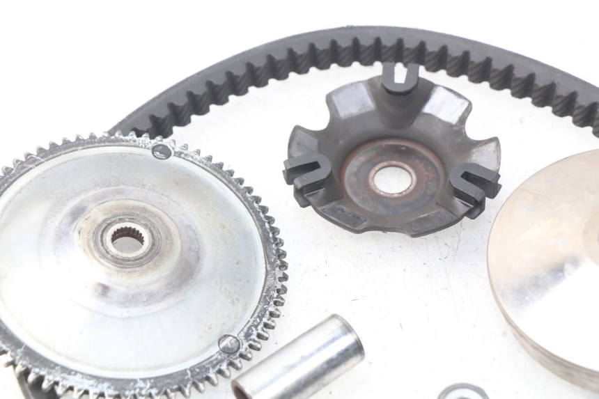 photo de VARIATORE PEUGEOT VIVACITY 100 (1999 - 2008) - Primo piano tecnico