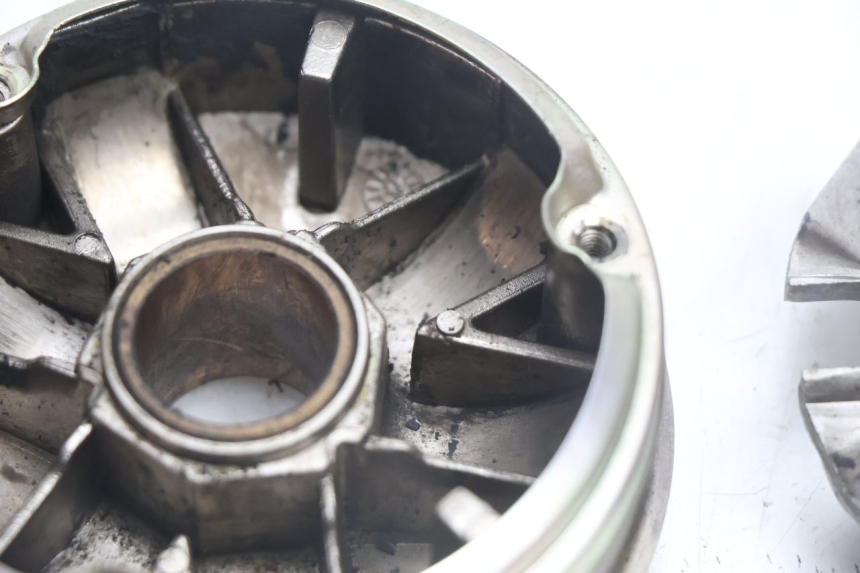 photo de VARIATORE PEUGEOT VIVACITY 100 (1999 - 2008) - Primo piano tecnico