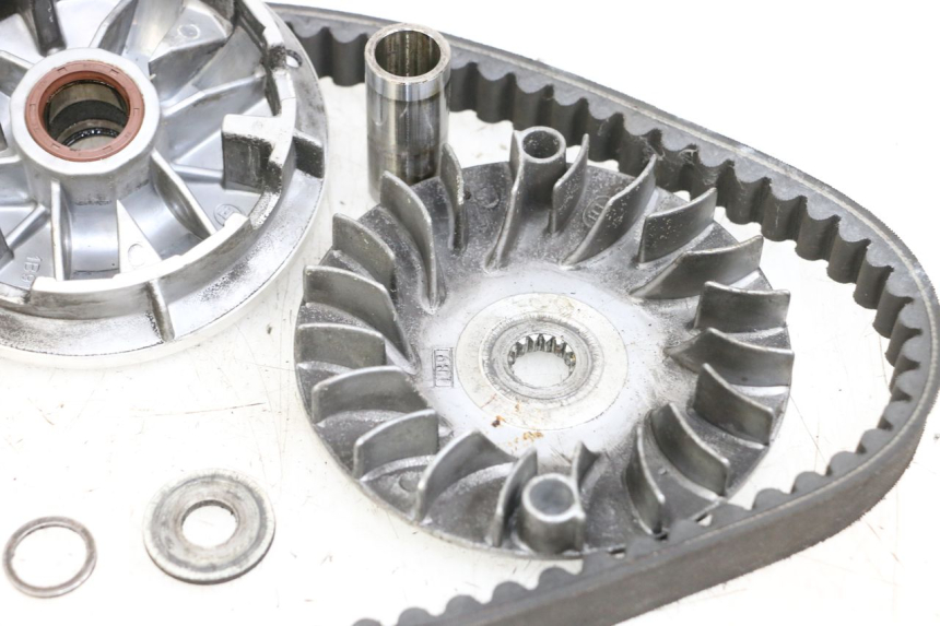 photo de VARIATORE YAMAHA XMAX X-MAX 125 (2006 - 2009) - Dettagli dei punti di fissaggio