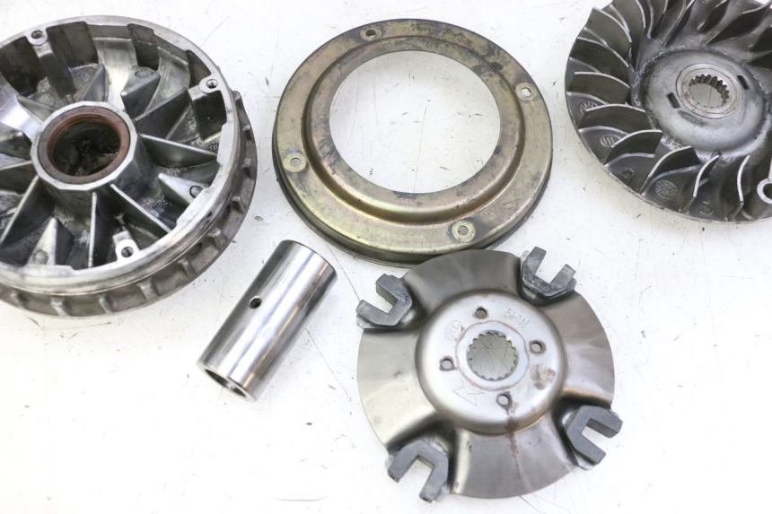 photo de VARIATORE YAMAHA X-MAX XMAX 250 (2006 - 2009) - Caratteristiche distintive