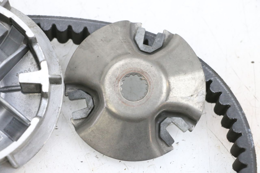 photo de VARIATORE YAMAHA XMAX X-MAX 125 (2006 - 2009) - Caratteristiche distintive