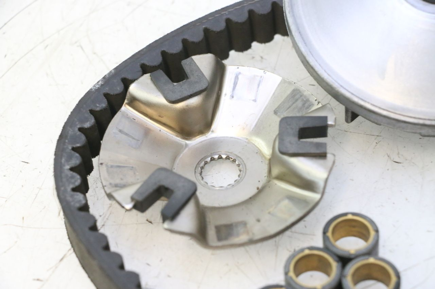 photo de VARIATORE YAMAHA YP MAJESTY 125 (1998 - 2001) - Dettagli dei punti di fissaggio