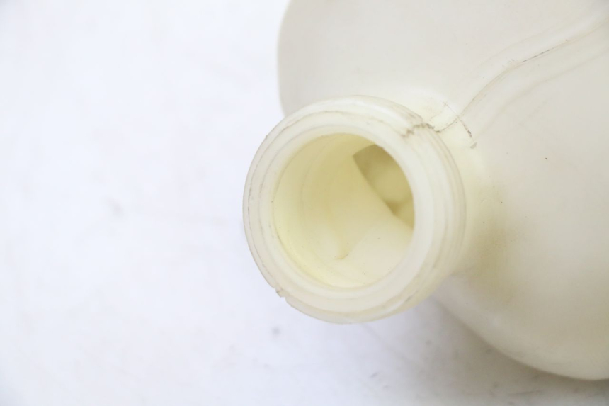 photo de Vaso di espansione PEUGEOT SATELIS 125 (2006 - 2009) - Zoom sullo stato d'uso