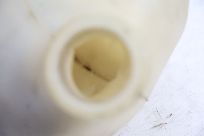 photo de Vaso di espansione PEUGEOT SATELIS 125 (2006 - 2009) - Zoom sullo stato d'uso