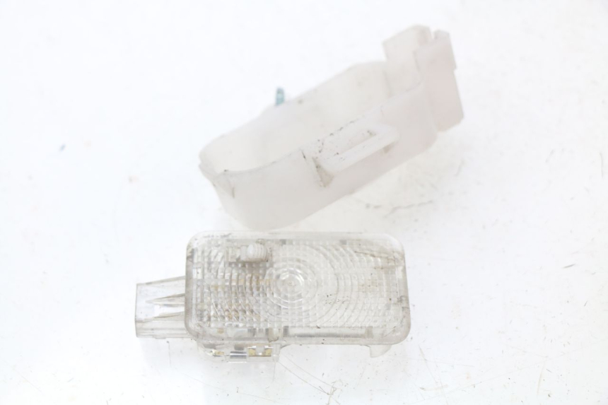 photo de FANALE DI POSIZIONE HONDA FES PANTHEON 125 (2003 - 2007) - Zoom sullo stato d'uso