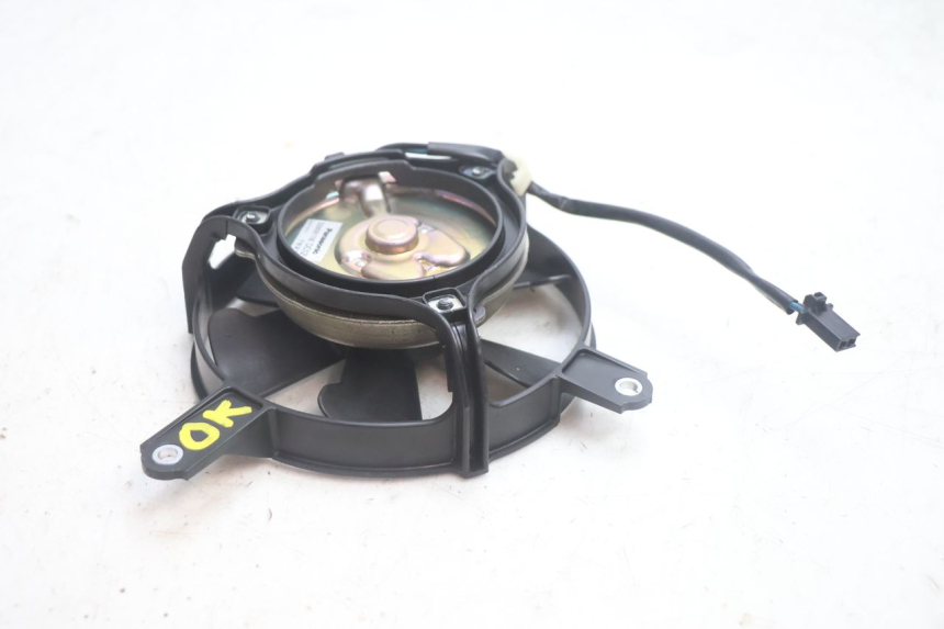 photo de VENTOLA HONDA FJS SILVER WING SILVERWING 400 (2005 - 2008) - Zoom sullo stato d'uso