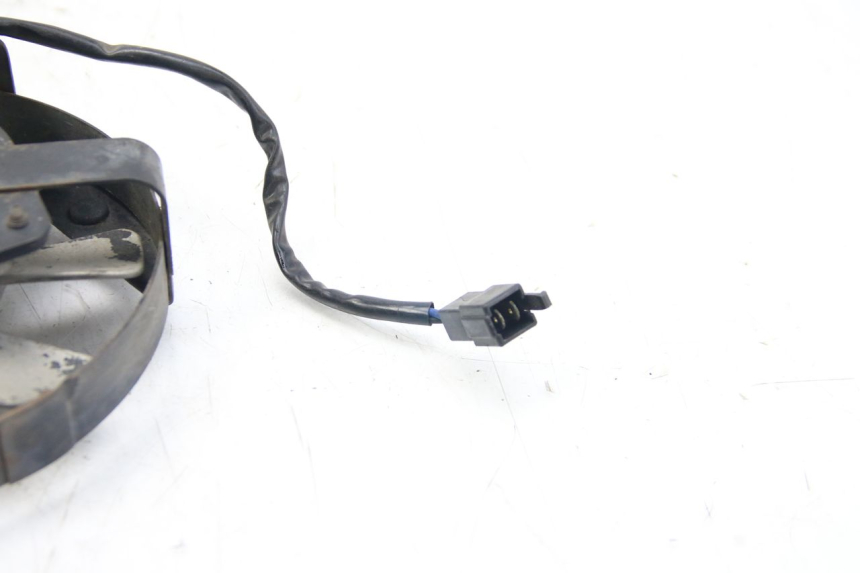 photo de VENTILATORE YAMAHA FZS FAZER 600 (2001 - 2003) - Zoom sullo stato d'uso