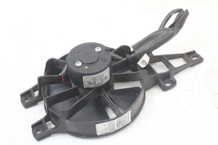 photo de VENTOLA PIAGGIO MP3 HPE 350 (2018 - 2020) - Primo piano tecnico