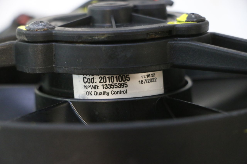 photo de VENTOLA PIAGGIO MP3 HPE 530 (2022 - 2026) - Zoom sullo stato d'uso