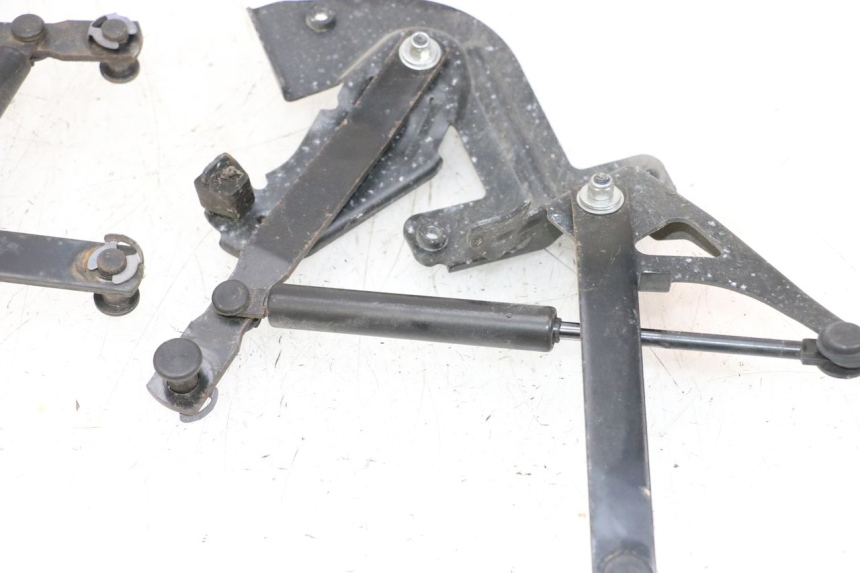 photo de AMMORTIZZATORE  SOTTOSELLA PEUGEOT SATELIS 125 (2013 - 2018) - Dettaglio del componente