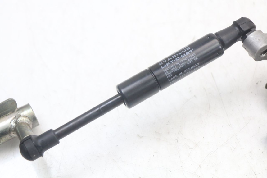 photo de AMMORTIZZATORE BAULE YAMAHA XMAX X-MAX ABS 125 (2017 - 2020) - Primo piano tecnico