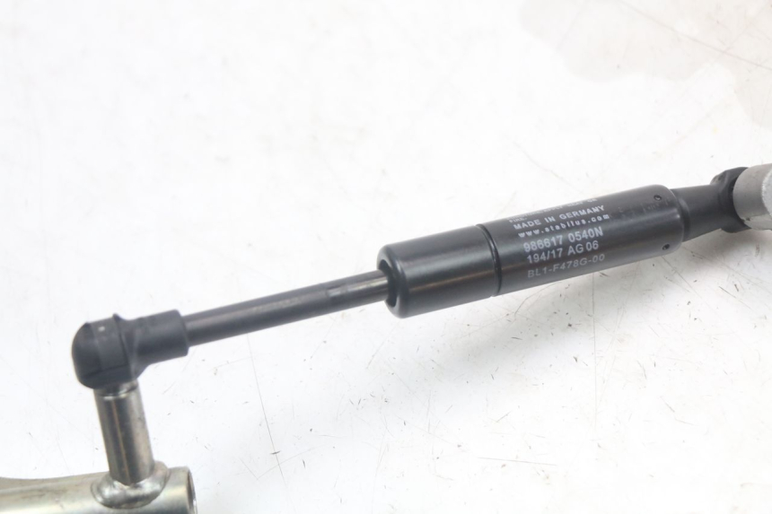 photo de AMMORTIZZATORE BAULE YAMAHA XMAX X-MAX ABS 125 (2017 - 2020) - Vista d'insieme del prodotto