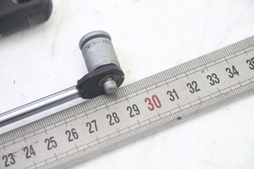 photo de AMMORTIZZATORE SELLA QUADRO 4 4D 350 (2015 - 2018) - Dettagli dei punti di fissaggio