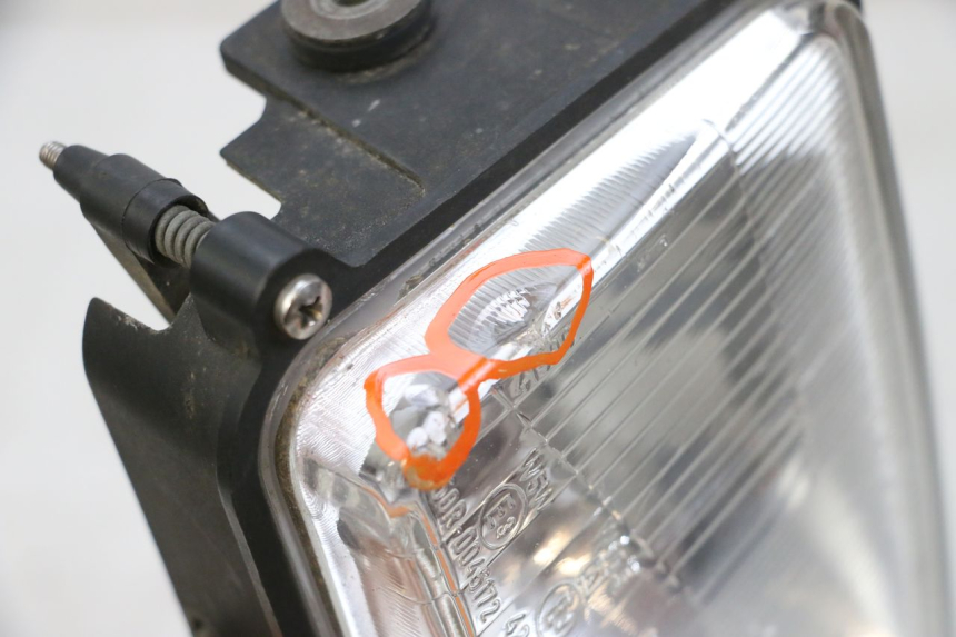 photo de VETRO FARO ANTERIORE CAGIVA SUPER CITY 125 (1992 - 1997) - Zoom sullo stato d'uso