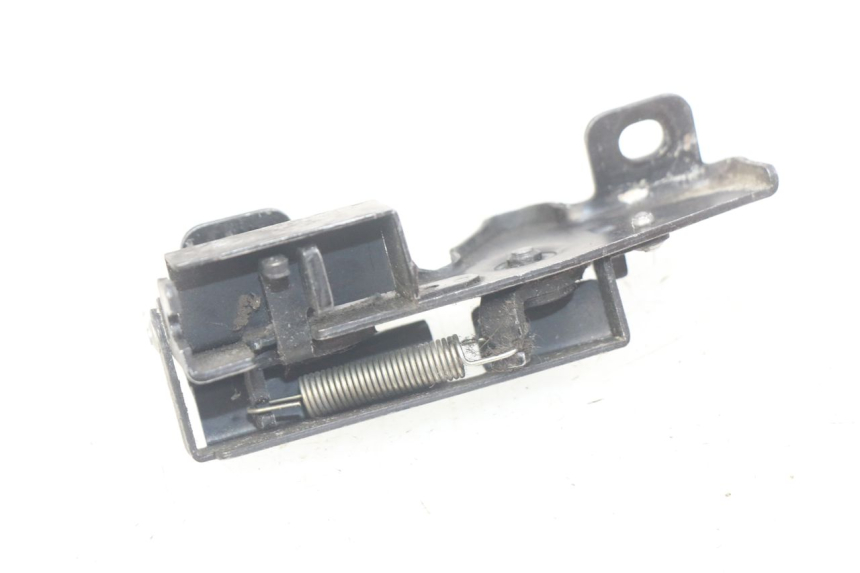 photo de SERRATURA SPORTELLO HONDA FES PANTHEON 2T 125 (1998 - 2002) - Zoom sullo stato d'uso