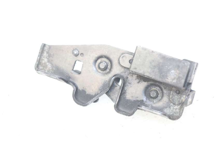 photo de SERRATURA SPORTELLO HONDA FES PANTHEON 2T 125 (1998 - 2002) - Altra angolazione