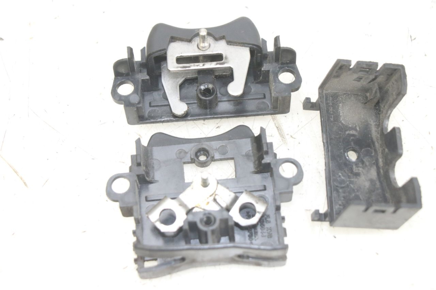 photo de SERRATURA SPORTELLO HONDA PCX (JF28) 125 (2009 - 2011) - Dettaglio del componente