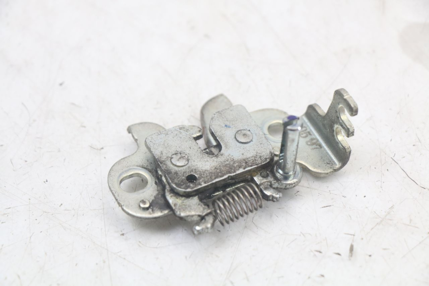 photo de SERRATURA SPORTELLO YAMAHA XMAX X-MAX ABS 125 (2017 - 2020) - Dettaglio del componente