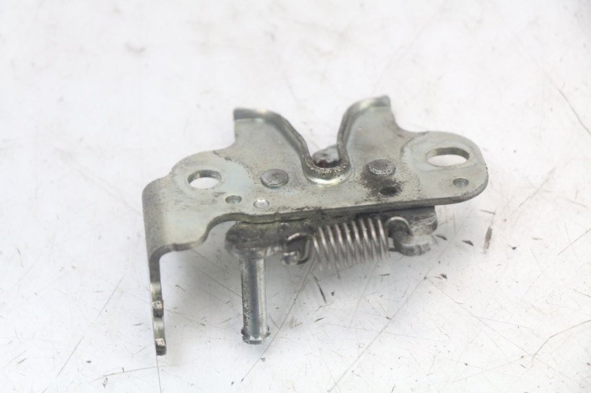 photo de SERRATURA SPORTELLO YAMAHA XMAX X-MAX ABS 125 (2017 - 2020) - Altra angolazione