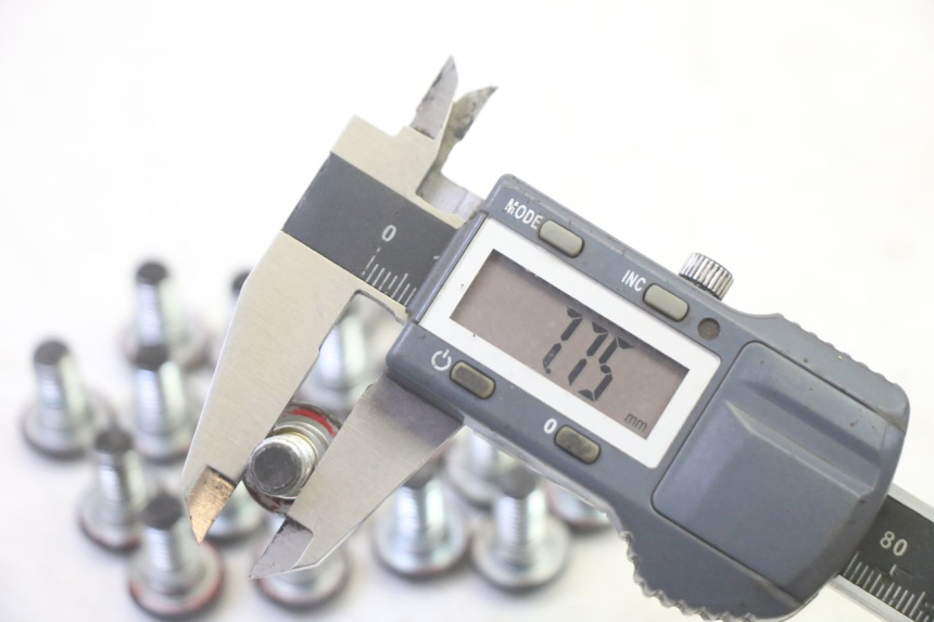 photo de BULLONE DEL DISCO DEL FRENO QUADRO 4 4D 350 (2015 - 2018) - Zoom sullo stato d'uso