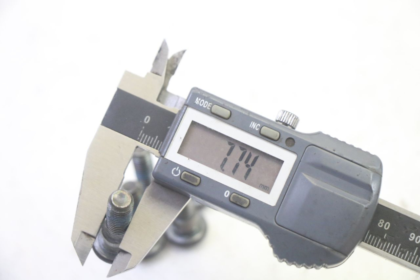 photo de BULLONE DEL DISCO DEL FRENO ADIVA AD3 300 (2014 - 2020) - Primo piano tecnico