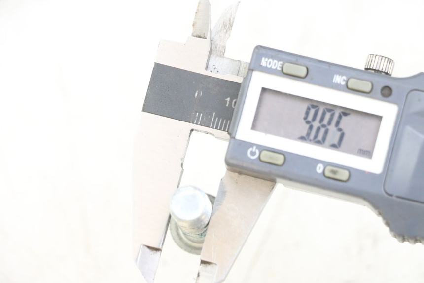 photo de VIS DISCO DEL FRENO YAMAHA AEROX 2T 50 (2013 - 2017) - Zoom sullo stato d'uso