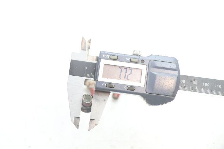 photo de BULLONE DEL DISCO DEL FRENO KYMCO AGILITY PREMIUM 50 (2007 - 2010) - Zoom sullo stato d'uso