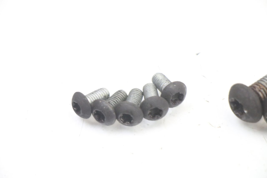 photo de BULLONE DEL DISCO DEL FRENO BMW C1 125 (2000 - 2003) - Dettagli dei punti di fissaggio